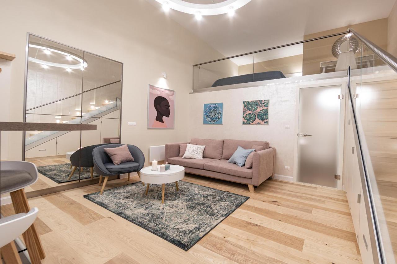 Ozone One Apartment Budapest Esterno foto
