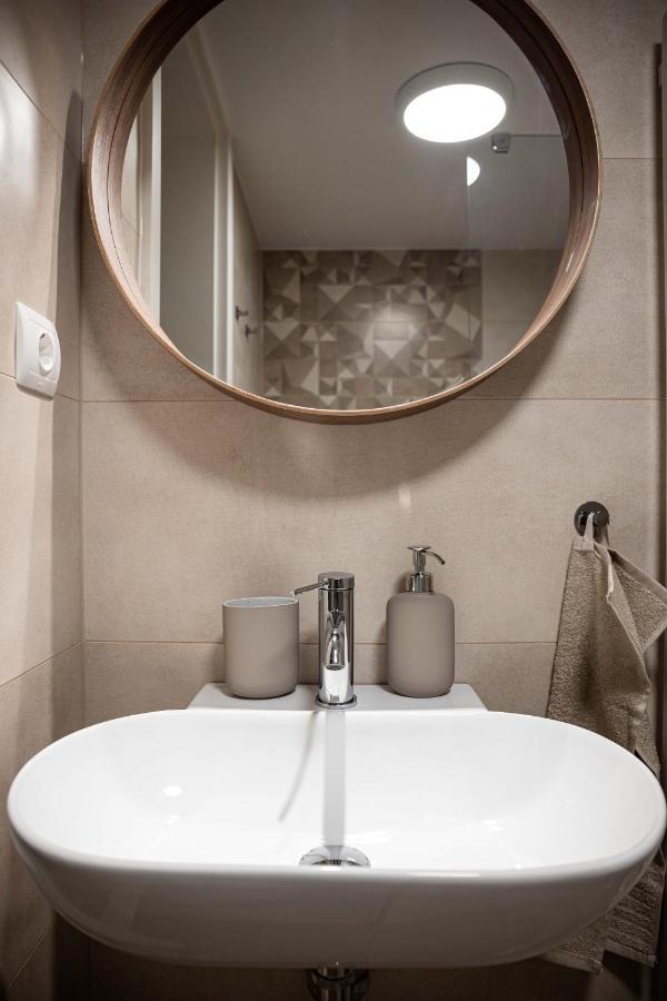 Ozone One Apartment Budapest Esterno foto