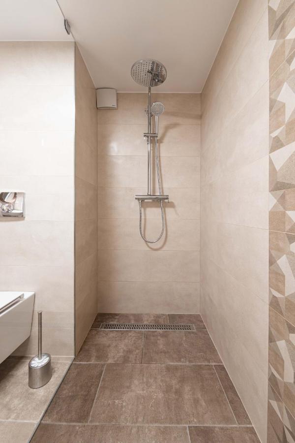 Ozone One Apartment Budapest Esterno foto